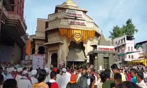 पापांकुशा एकादशी पर विठोबा मंदिर में श्रद्धालुओं का तांता पापांकुशा एकादशी पर विठोबा मंदिर में श्रद्धालुओं का तांता