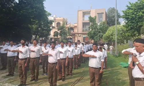 RSS ने पदयात्रा और शस्त्र पूजा के साथ 100 वर्ष पूरे किए RSS ने पदयात्रा और शस्त्र पूजा के साथ 100 वर्ष पूरे किए