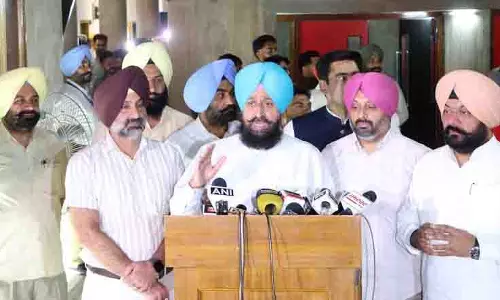 आप अपने वित्तीय कुप्रबंधन को छिपाने के लिए पंजाब की संपत्ति बेच रही: Congress आप अपने वित्तीय कुप्रबंधन को छिपाने के लिए पंजाब की संपत्ति बेच रही: Congress