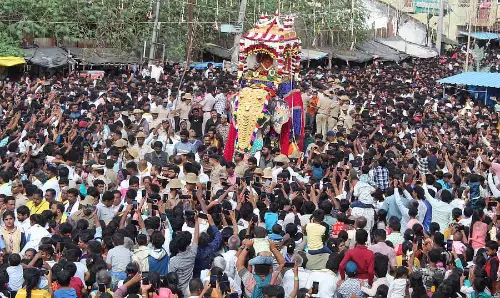 Anekal: चौड़ेश्वरी जंबो सवारी की महिमा Anekal: चौड़ेश्वरी जंबो सवारी की महिमा