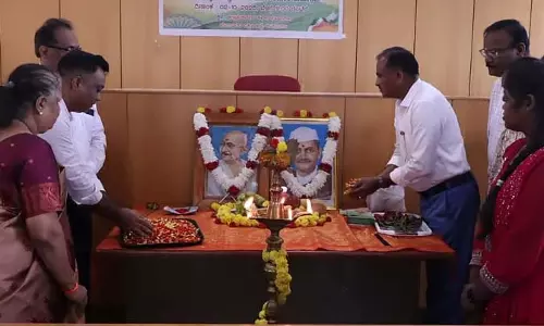 गांधीवादी दर्शन जीवन का मार्गदर्शक प्रकाश है: जिला कलेक्टर