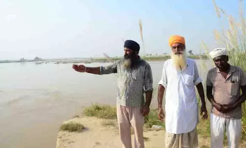 Punjab: सुरक्षा ख़तरा, पड्डल में क्षतिग्रस्त पैदल मार्ग चिंता का विषय