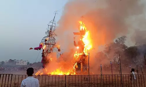 Haryana : सिरसा में गोबिंद कांडा ने रावण दहन का नेतृत्व किया Haryana : सिरसा में गोबिंद कांडा ने रावण दहन का नेतृत्व किया