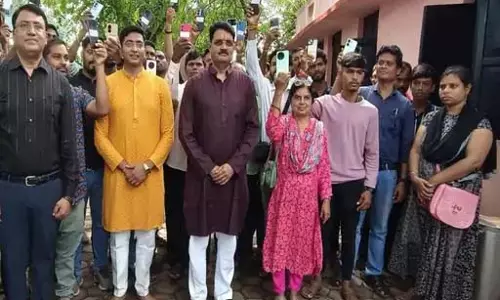 गुम हुए 100 मोबाइल ढूंढ निकाली पुलिस ने, लोगों ने की प्रशंसा गुम हुए 100 मोबाइल ढूंढ निकाली पुलिस ने, लोगों ने की प्रशंसा