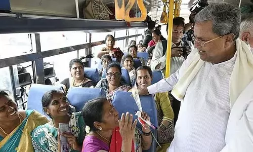 शक्ति योजना ने एक और विश्व रिकॉर्ड बनाया: CM ने मंत्री और परिवहन विभाग के अधिकारियों को बधाई दी