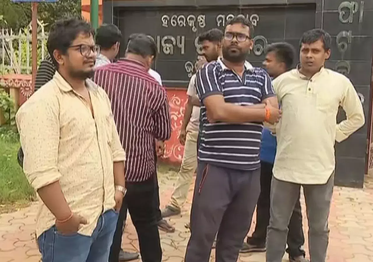 भुवनेश्वर में पुलिस SI परीक्षा विरोध प्रदर्शन