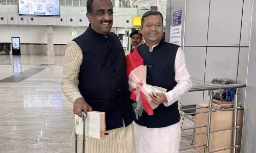 रायपुर पहुंचे संघ विचारक डॉ राम माधव