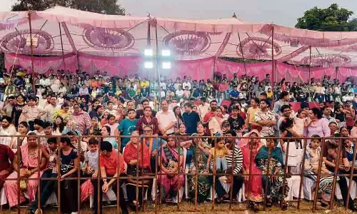 Jalandhar: कड़ी सुरक्षा के बीच दशहरा उत्सव में आतिशबाजी की रौनक Jalandhar: कड़ी सुरक्षा के बीच दशहरा उत्सव में आतिशबाजी की रौनक