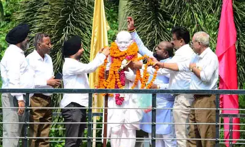 Jalandhar: गांधी, शास्त्री को जयंती पर याद किया गया