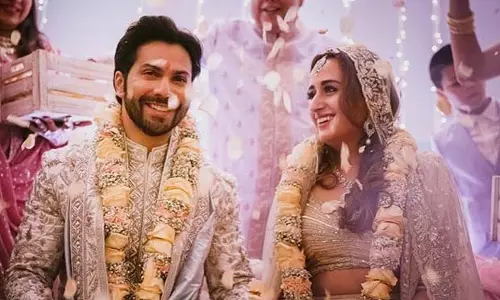 Varun Dhawan ने तनावपूर्ण शादी पर बात की, ट्विंकल खन्ना ने मजाक उड़ाया Varun Dhawan ने तनावपूर्ण शादी पर बात की, ट्विंकल खन्ना ने मजाक उड़ाया