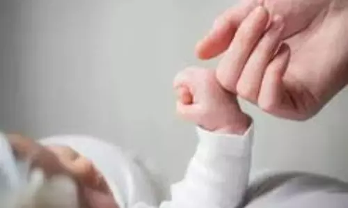 Narsinghpur: नवजात सौंपकर महिला फरार, पुलिस जांच में जुटी Narsinghpur: नवजात सौंपकर महिला फरार, पुलिस जांच में जुटी