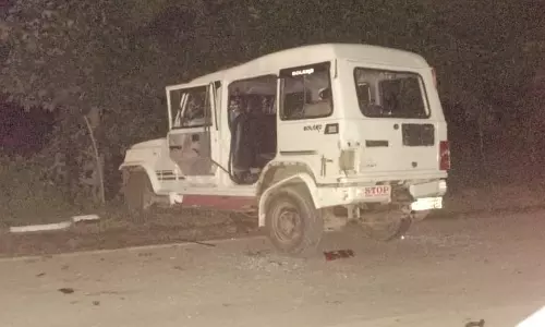 Bhopal: विसर्जन स्थल पर बोलेरो ने मचाई तबाही, 2 की मौत Bhopal: विसर्जन स्थल पर बोलेरो ने मचाई तबाही, 2 की मौत