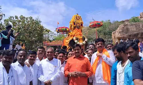 Hemagudda : शानदार हाथी परेड Hemagudda : शानदार हाथी परेड