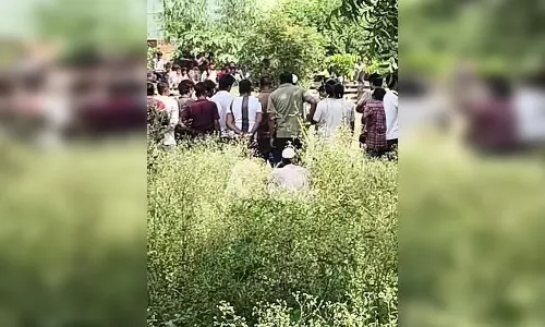 संदिग्ध मौत के मामले में 30 दिन बाद कब्र से निकला शव, पोस्टमार्टम के लिए भेजा गया संदिग्ध मौत के मामले में 30 दिन बाद कब्र से निकला शव, पोस्टमार्टम के लिए भेजा गया