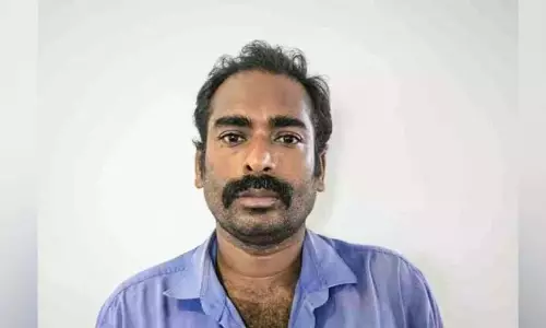 Kerala : अलग रह रही पत्नी को धमकाने के आरोप में युवक गिरफ्तार Kerala : अलग रह रही पत्नी को धमकाने के आरोप में युवक गिरफ्तार