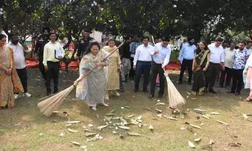 Haryana के मंत्री ने सेवा पखवाड़ा के समापन पर स्वच्छता अभियान में भाग लिया