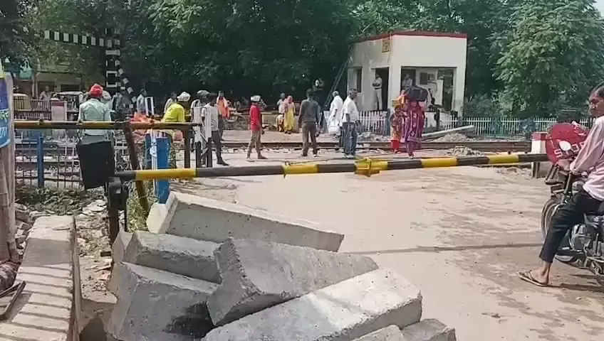Jhajjar: बहादुरगढ़ का बराही रोड रेलवे फाटक एक दिन के लिए बंद Jhajjar: बहादुरगढ़ का बराही रोड रेलवे फाटक एक दिन के लिए बंद