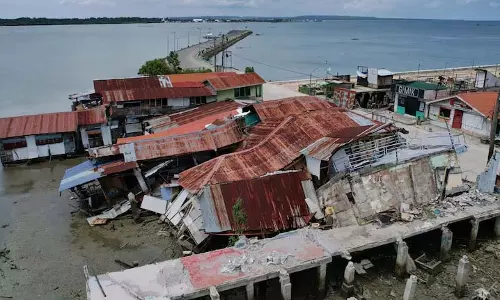 भूकंप से उबरने के बीच उत्तरी Philippines में तूफ़ान मैटमो का हमला