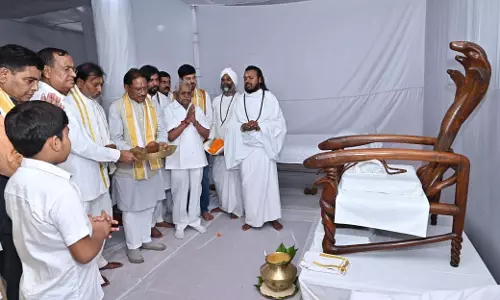 CM साय ने भंडारपुरीधाम में गुरुगद्दी आसन के दर्शन किए CM साय ने भंडारपुरीधाम में गुरुगद्दी आसन के दर्शन किए