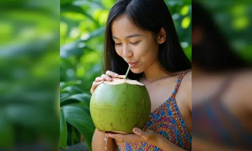 नारियल पानी: मरीजों के लिए अमृत या सिर्फ पेय? जानिए क्या कहता है आयुर्वेद नारियल पानी: मरीजों के लिए अमृत या सिर्फ पेय? जानिए क्या कहता है आयुर्वेद