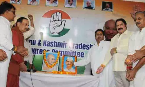 J&K में महात्मा गांधी और लाल बहादुर शास्त्री की जयंती पर उन्हें भावभीनी श्रद्धांजलि दी गई