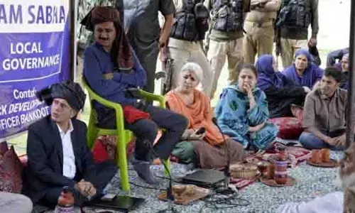 केंद्रीय जनजातीय कार्य सचिव ने Bandipora के जनजातीय गांव चंदाजी का दौरा किया
