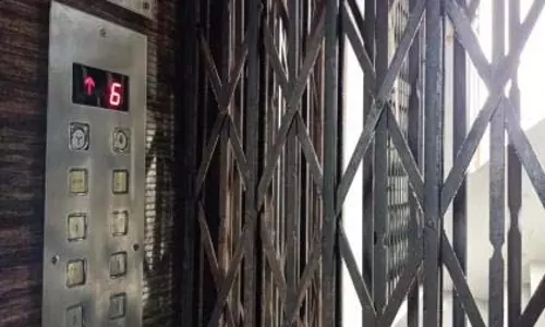 लिफ्ट में फंसने से 12 वर्षीय लड़के की दम घुटने से मौत