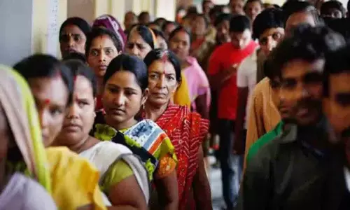 Bihar में महिला मतदाता दो बार अंतिम सूची से बाहर Bihar में महिला मतदाता दो बार अंतिम सूची से बाहर