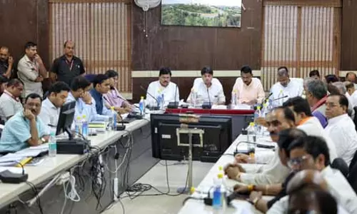 ज्योतिरादित्य सिंधिया ने ग्वालियर में विकास कार्यों की समीक्षा बैठक की
