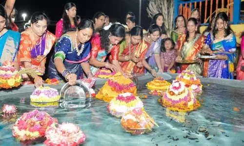 Kansas City में बथुकम्मा उत्सव Kansas City में बथुकम्मा उत्सव