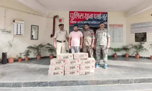 CG BREAKING: युवा नेता मिंटू सरकार के घर से 11 पेटी अवैध शराब जब्त CG BREAKING: युवा नेता मिंटू सरकार के घर से 11 पेटी अवैध शराब जब्त