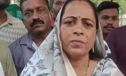 खंडवा हादसे पर पीएम मोदी के बाद सीएम मोहन यादव और विधायक ने दी पीड़ितों को राहत राशि खंडवा हादसे पर पीएम मोदी के बाद सीएम मोहन यादव और विधायक ने दी पीड़ितों को राहत राशि