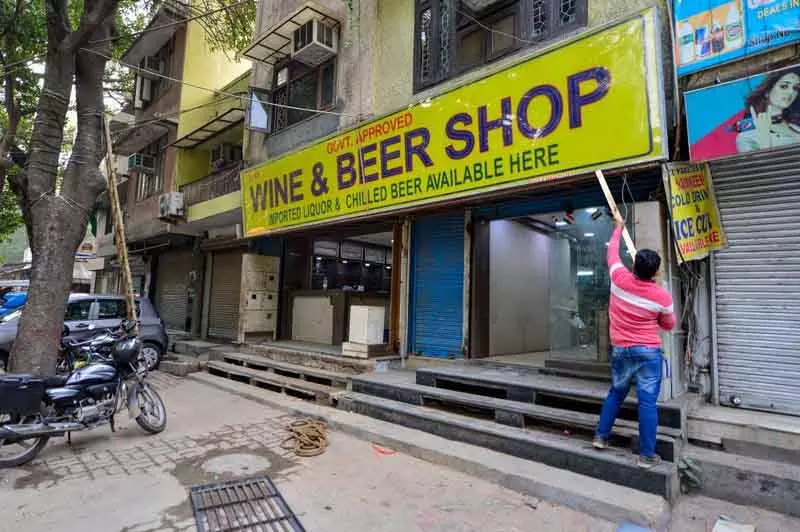 Delhi सरकार अगले महीने पेश कर सकती है नई आबकारी नीति: सूत्र Delhi सरकार अगले महीने पेश कर सकती है नई आबकारी नीति: सूत्र