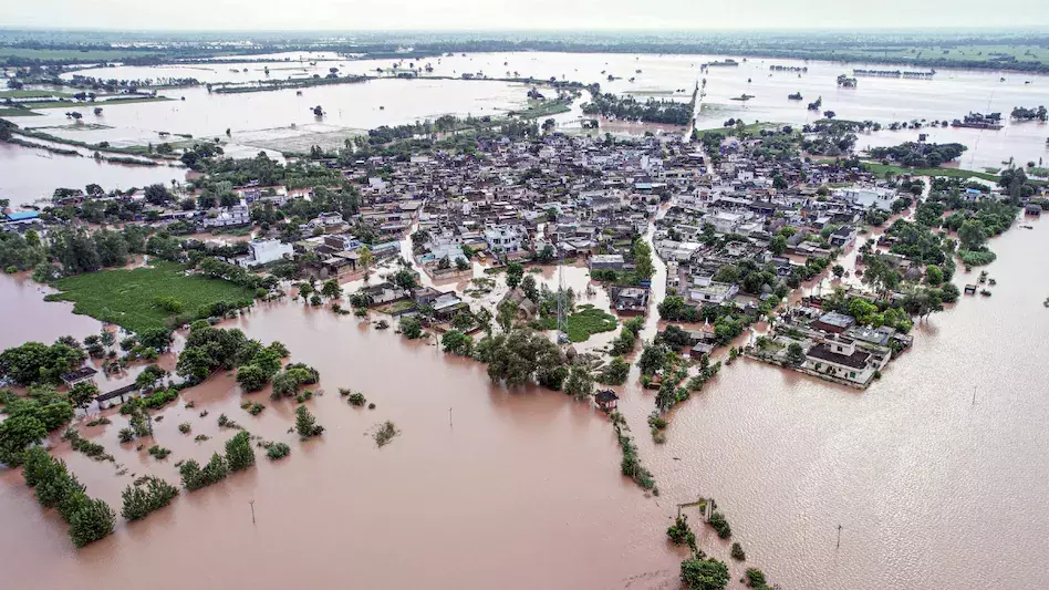 Haridwar: पंजाब बाढ़ पीड़ितों की सहायता को आगे आए सेवादार Haridwar: पंजाब बाढ़ पीड़ितों की सहायता को आगे आए सेवादार