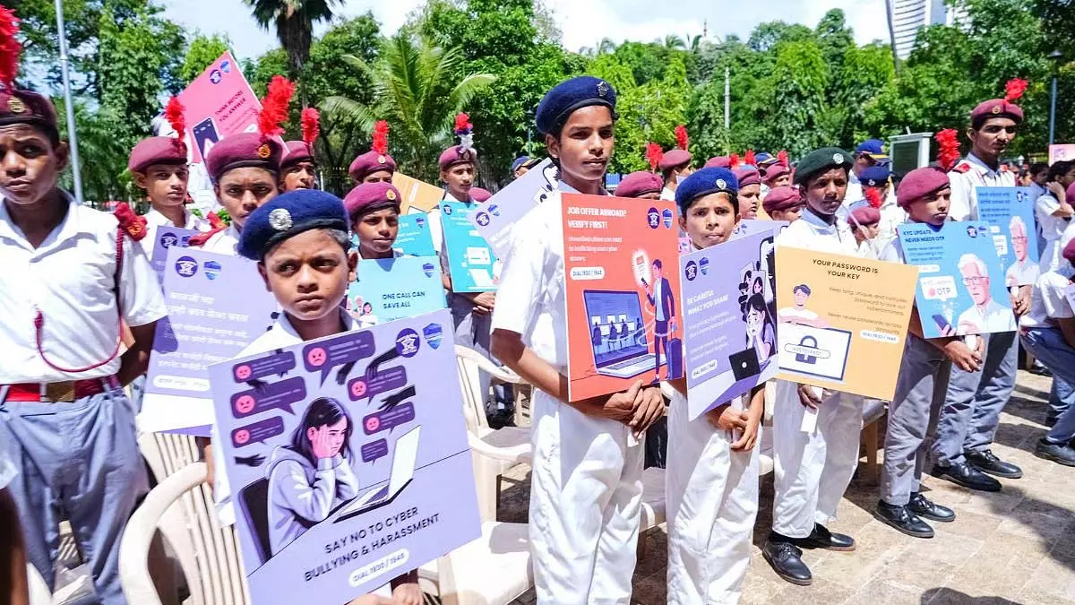 Maharashtra : मुख्यमंत्री ने स्कूली पाठ्यक्रम में साइबर सुरक्षा शिक्षा को क्रांतिकारी कदम बताया Maharashtra : मुख्यमंत्री ने स्कूली पाठ्यक्रम में साइबर सुरक्षा शिक्षा को क्रांतिकारी कदम बताया