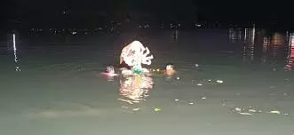 Mumbai: नवरात्रि में ठाणे खाड़ी प्रदूषित, डॉ. प्रशांत ने उठाया मुद्दा Mumbai: नवरात्रि में ठाणे खाड़ी प्रदूषित, डॉ. प्रशांत ने उठाया मुद्दा