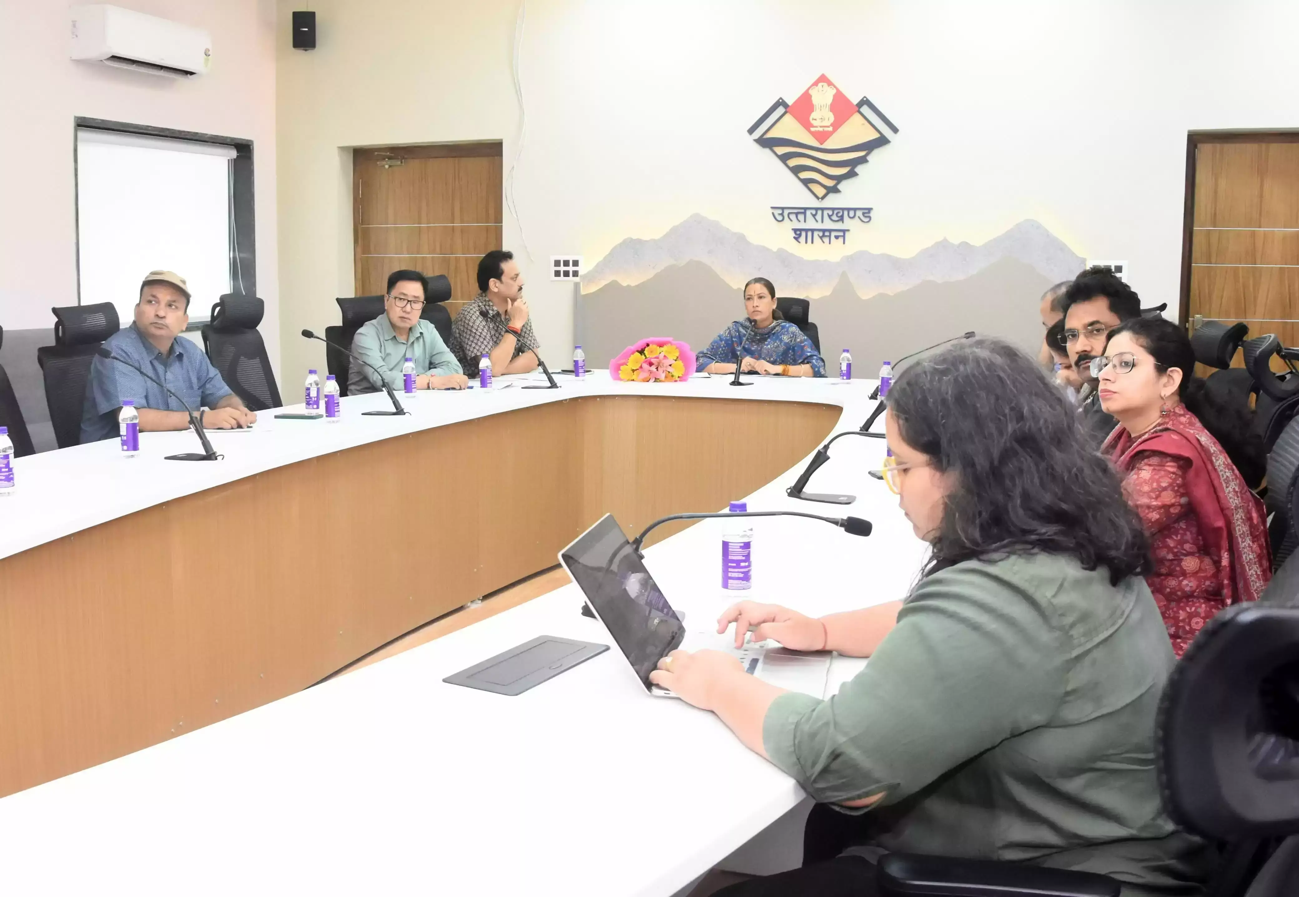 Dehradun: महिलाओं के योगदान से भारत का विकास, उत्तराखंड ने सुझाया रास्ता Dehradun: महिलाओं के योगदान से भारत का विकास, उत्तराखंड ने सुझाया रास्ता