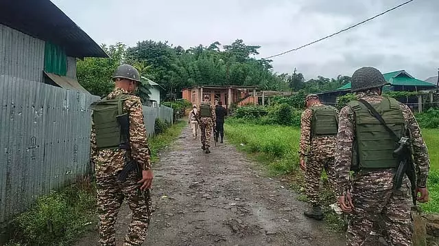 Manipur के 3 जिलों में 10 आतंकवादी गिरफ्तार Manipur के 3 जिलों में 10 आतंकवादी गिरफ्तार