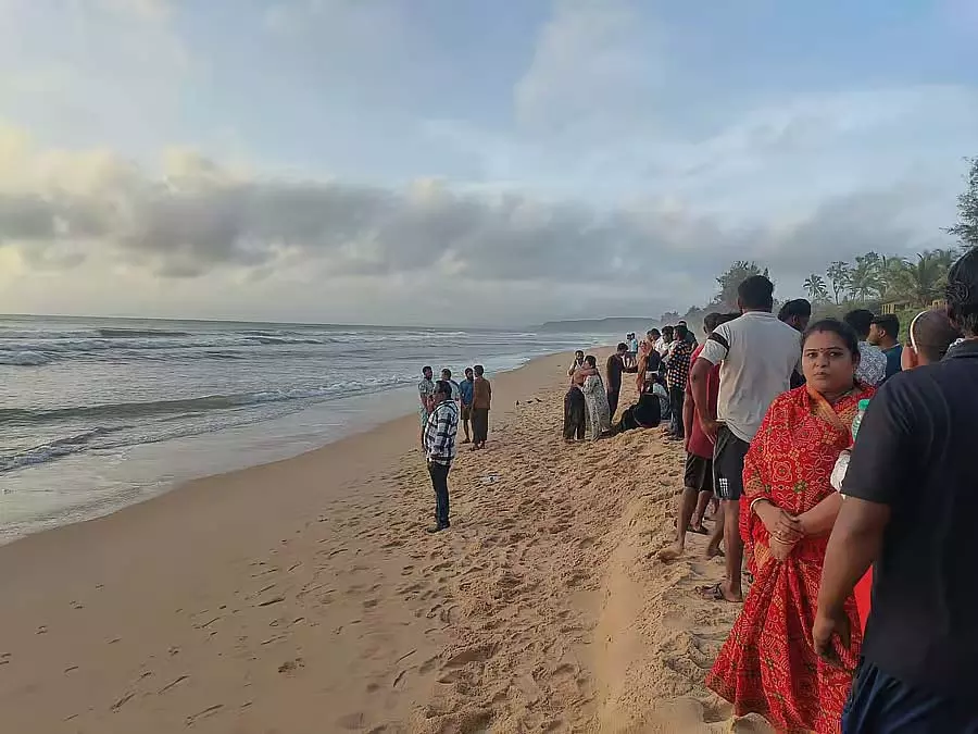 महाराष्ट्र समुद्री आपदा: मृतकों की संख्या बढ़कर चार हुई, चार सुरक्षित महाराष्ट्र समुद्री आपदा: मृतकों की संख्या बढ़कर चार हुई, चार सुरक्षित