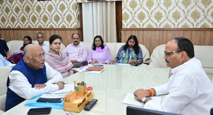 Lucknow: स्वास्थ्य सेवाओं में सुधार पर ब्रजेश पाठक का फोकस Lucknow: स्वास्थ्य सेवाओं में सुधार पर ब्रजेश पाठक का फोकस