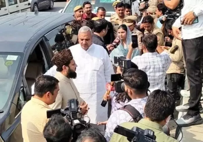 Gaajipur: सपा नेताओं की बरेली यात्रा में अड़चन Gaajipur: सपा नेताओं की बरेली यात्रा में अड़चन