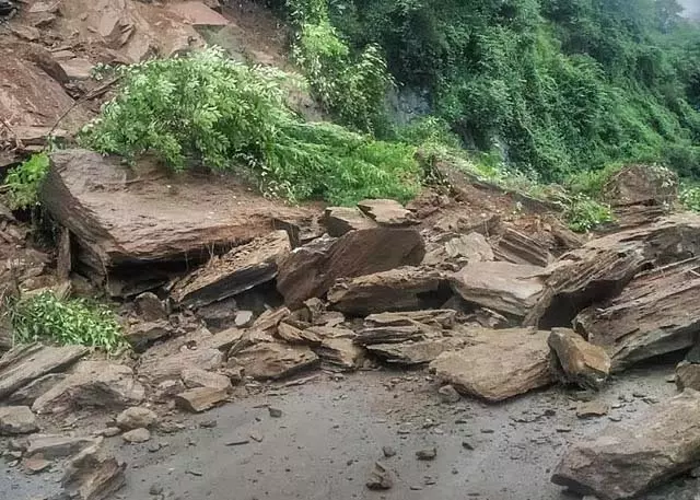 काठमांडू में भारी बारिश: 3 दिनों के लिए वाहनों का आवागमन प्रतिबंधित काठमांडू में भारी बारिश: 3 दिनों के लिए वाहनों का आवागमन प्रतिबंधित