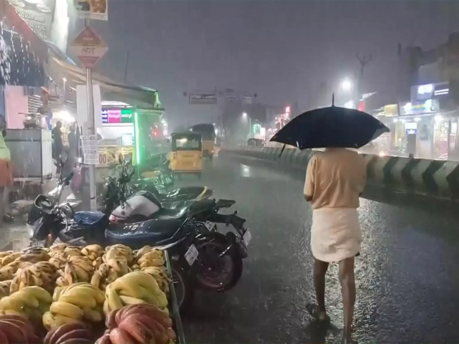IMD ने तमिलनाडु में गरज और बिजली के साथ मध्यम बारिश का अनुमान लगाया IMD ने तमिलनाडु में गरज और बिजली के साथ मध्यम बारिश का अनुमान लगाया