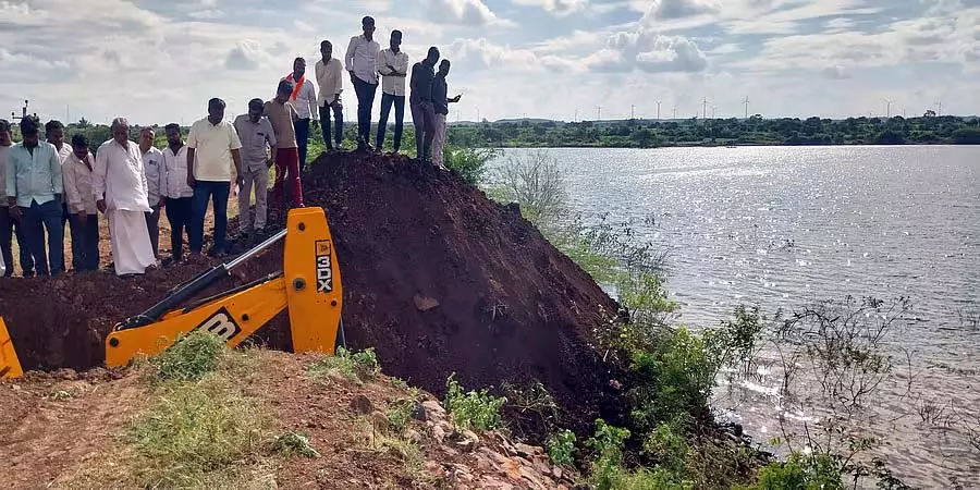 Karnataka : होर्टी झील में पानी का स्तर बढ़ा, दरारें आईं, जलस्तर घटा Karnataka : होर्टी झील में पानी का स्तर बढ़ा, दरारें आईं, जलस्तर घटा