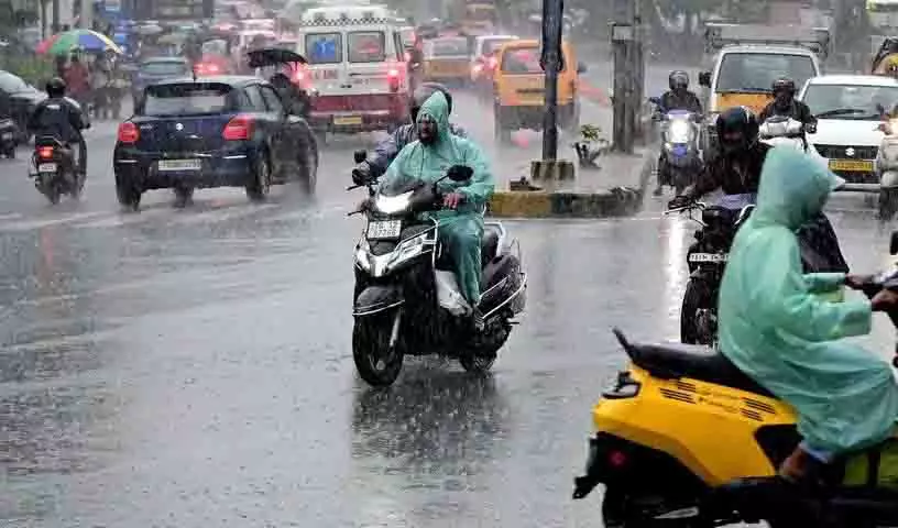 Hyderabad पुलिस ने बारिश के दौरान हाइड्रोप्लेनिंग के खतरों के प्रति आगाह किया Hyderabad पुलिस ने बारिश के दौरान हाइड्रोप्लेनिंग के खतरों के प्रति आगाह किया