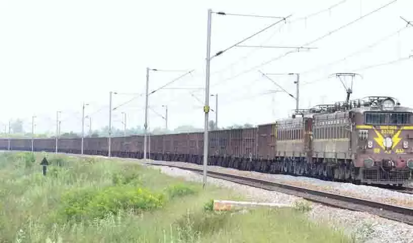 SCR ने वित्त वर्ष 2025-26 की पहली छमाही में रिकॉर्ड राजस्व हासिल किया SCR ने वित्त वर्ष 2025-26 की पहली छमाही में रिकॉर्ड राजस्व हासिल किया