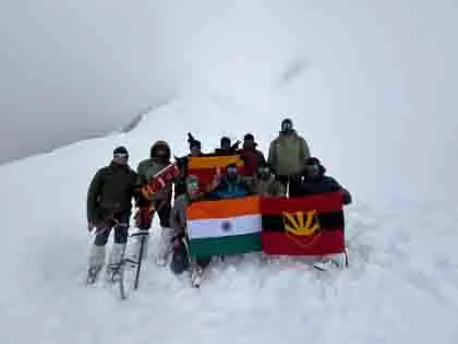सेना ने Arunachal Pradesh में माउंट गोरीचेन अभियान सफलतापूर्वक पूरा किया सेना ने Arunachal Pradesh में माउंट गोरीचेन अभियान सफलतापूर्वक पूरा किया