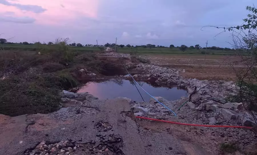 Karnataka : सैदापुरा-वडगेरा सड़क पर यातायात स्थगित कर दिया गया Karnataka : सैदापुरा-वडगेरा सड़क पर यातायात स्थगित कर दिया गया