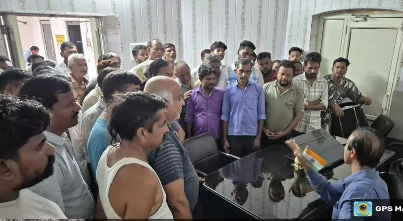 Yamunanagar में नगर निगम अधिकारी ने रेहड़ी-पटरी वालों को अतिक्रमण न करने की चेतावनी दी Yamunanagar में नगर निगम अधिकारी ने रेहड़ी-पटरी वालों को अतिक्रमण न करने की चेतावनी दी