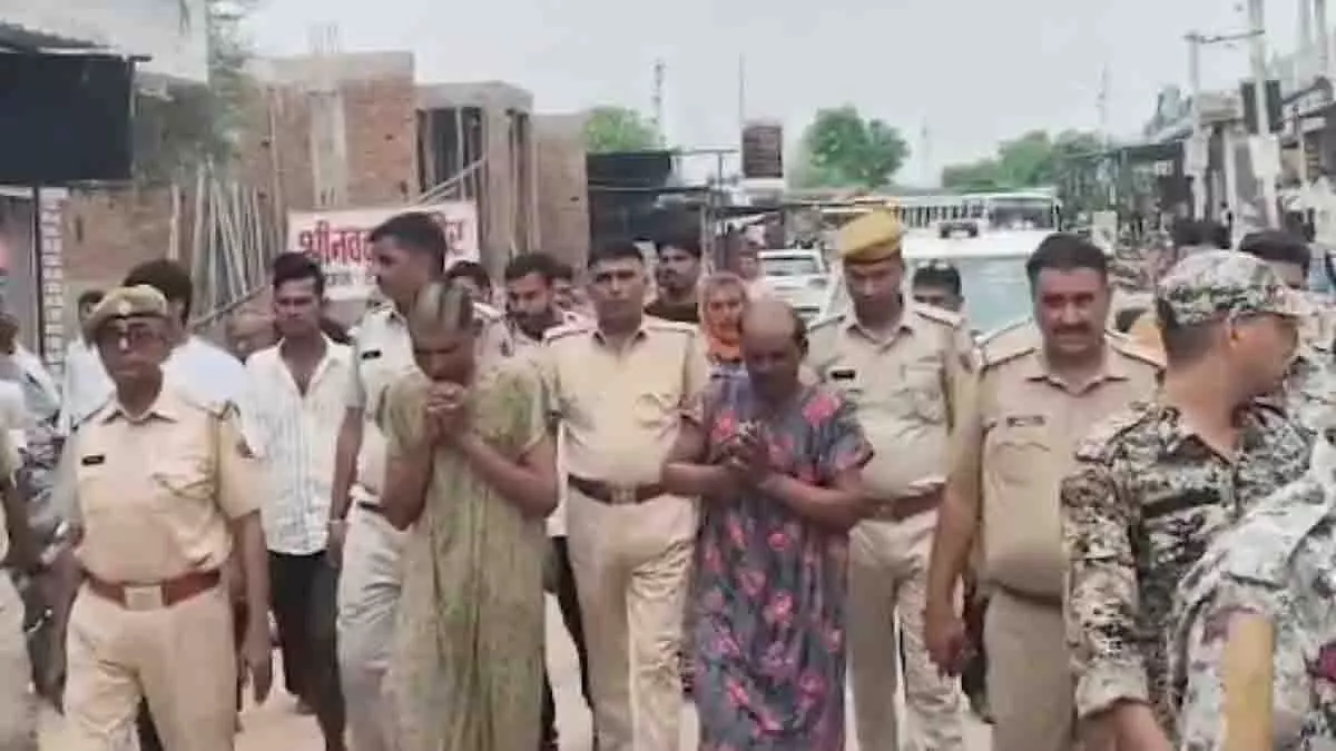 SUV से बैल को कुचलने वाले आरोपी को पुलिस ने सजा दी अनोखे तरीके से SUV से बैल को कुचलने वाले आरोपी को पुलिस ने सजा दी अनोखे तरीके से